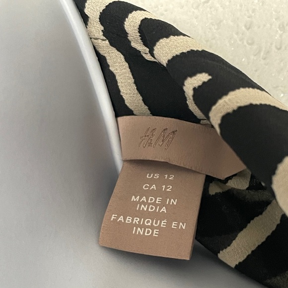 H&M women’s ☀️ black white zebra print sheer tank 12 - Picture 8 of 12